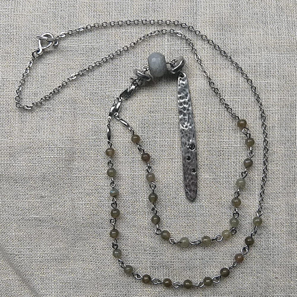 Hammered Silver Tone Stone Pendant Necklace